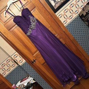 Gorgeous Dave and Johnny Purple Gown - Size 1/2